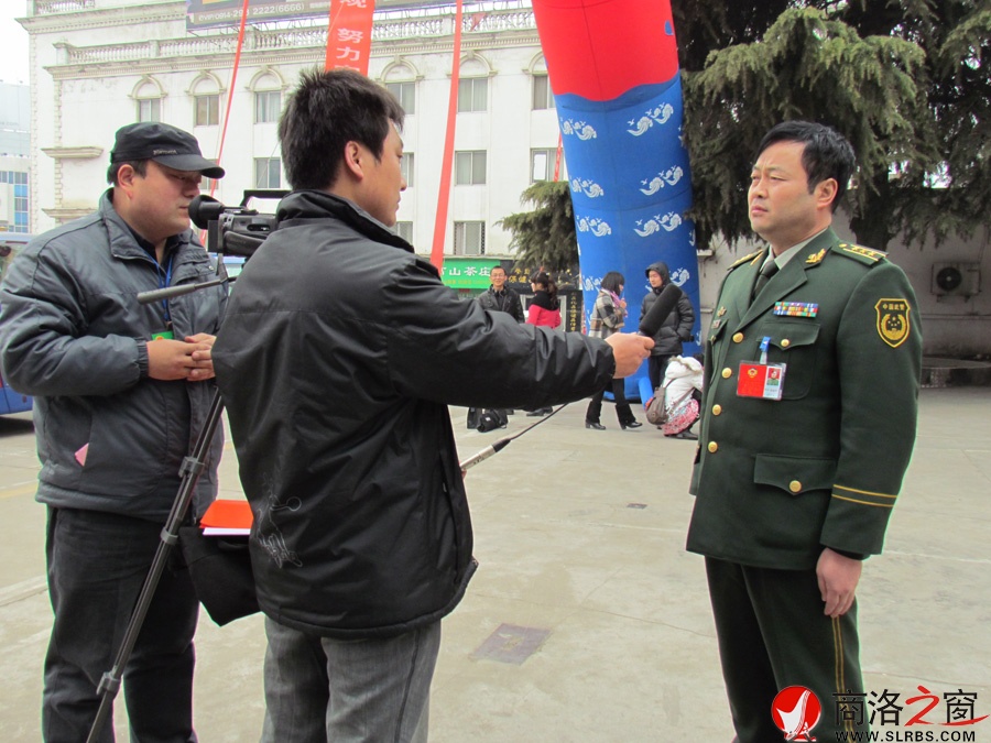 采访市消防支队支队长郭建明.JPG