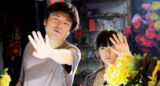 “星女郎”徐娇现身凤凰古镇