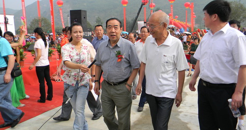 贾平凹来商洛参加《天狗》开机仪式