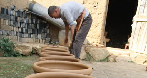 洛南县王山沟寻找即将逝去的行业-------手工陶坊