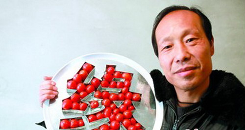 洛南农民发明“书法盘中餐” 文字美食融合引食欲