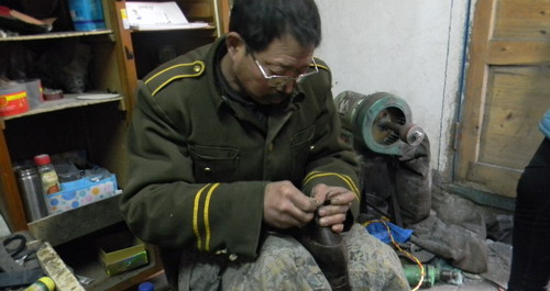 省钱新招 旧鞋翻新