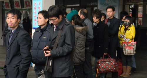 客流增加出行畅通 部分客车可提前订票