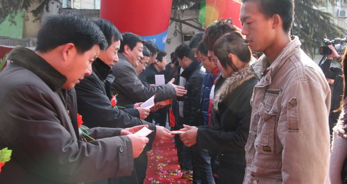 商洛“春风行动”启动 千余岗位可供选择