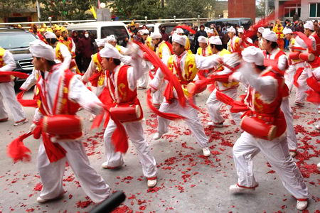 秧歌社火闹红商州