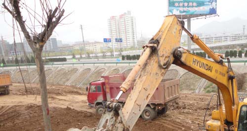 我市区开始埋设丹江南岸污水管道