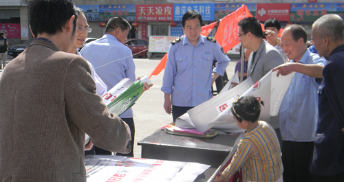 我市各医疗卫生单位开展“无烟”宣传活动