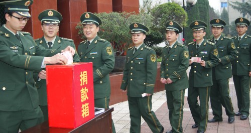 武警商洛市支队开展“向扶贫点献爱心”活动