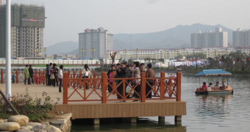 商洛市莲湖公园扩建后于11月20日对外免费开放