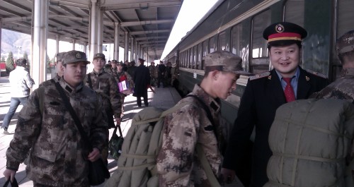 我市二0一一年新兵欢送仪式在商洛火车站举行