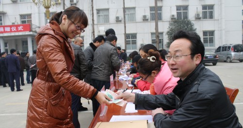 商南县举行“送温暖，献爱心”捐款活动