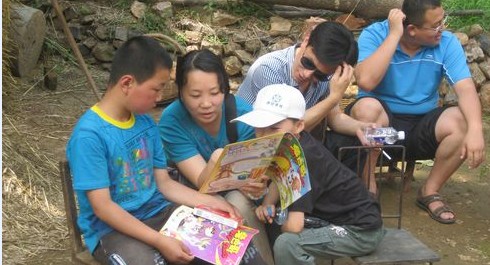 西安公益联盟爱心人士来洛南助学