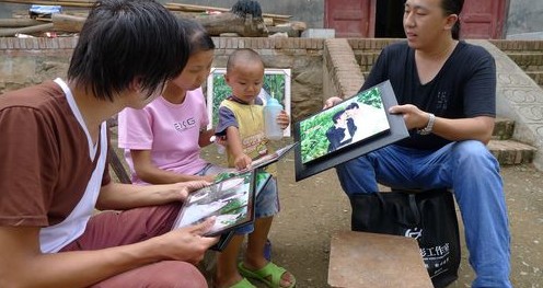 商州患尿毒症农妇拿到迟到的婚纱照