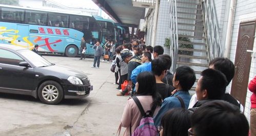 西安市返商州客运站迎来返程高峰