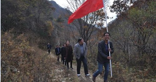 商洛部分作家诗人在巡检镇举行采风活动