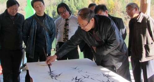 市区书画家庆十八大举办书友笔会