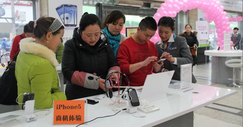 商洛600多名“果粉”预订iPhone5
