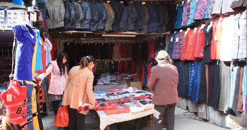 商洛：今年春节服装农村人也爱赶时髦