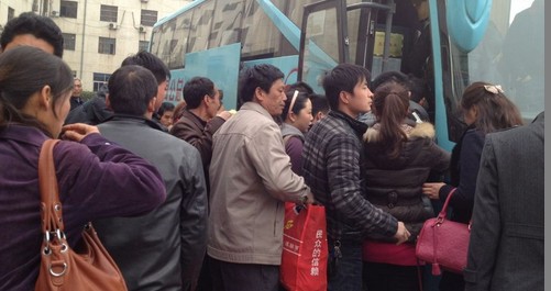 商洛：十五过后汽车站客流量增多