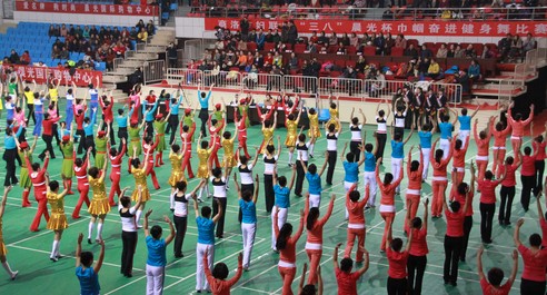 商洛市妇联举办庆“三八”健身舞比赛