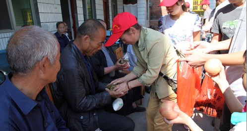 商洛市区爱心网友敬老院献爱心