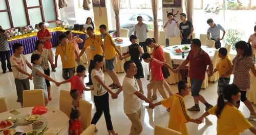 商洛慧灵智障人士服务中心举办“亲子生日会”