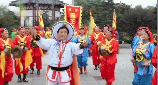 丹江公园民间艺人表演商洛闯王鼓