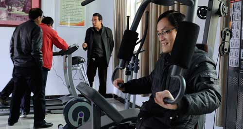 洛南县镇文化站设立健身房