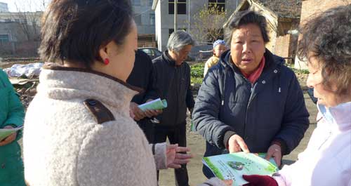 老年心脑血管健康培训活动在氮肥厂院内举行