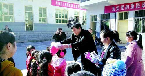 商丹工业园区为孩子们送来了爱心