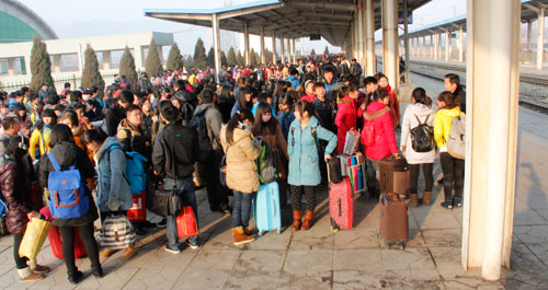 我市学生专列开动