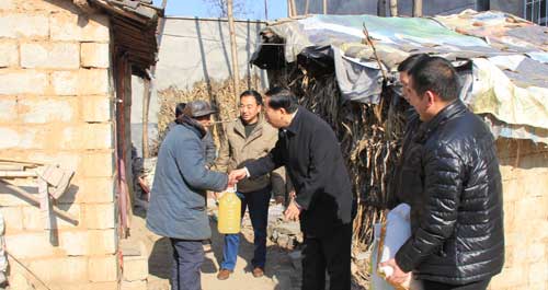 商洛日报社党员慰问贫困户