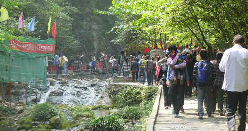 商洛各个旅游景点也迎来了旅游高峰