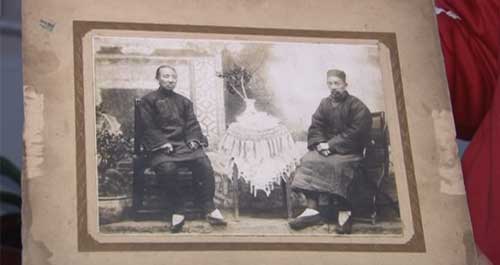 商州小伙3年前发现两块民国大匾 如今又发现当年人物照片