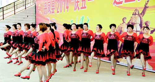 庆“五一” 迎“五四”