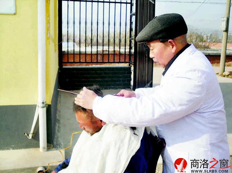 为求助人员理发