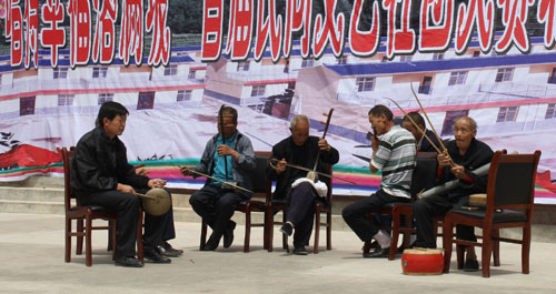 首届“唱得幸福落满坡”文艺大赛举行