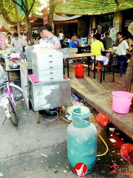 环境乱，卫生差，安全隐患大。