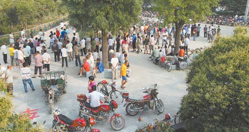 立交桥下劳务市场