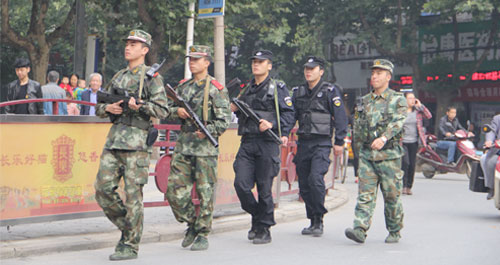 节日期间市、区公安机关和驻商武警开展武装联勤