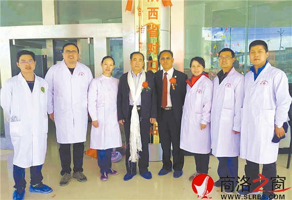 陈国鹏和阿里医院一起工作过的医生合影