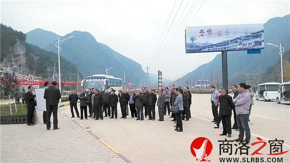 退休老干部参观考察老君山风景区旅游建设项目