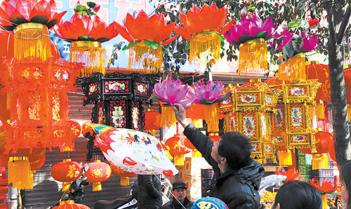 欢乐逛古镇 喜庆闹新春