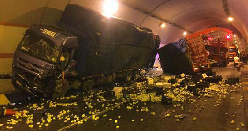 福银高速隧道发生交通事故无人员伤亡