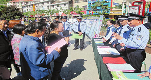 柞水县公安局设11个宣传点