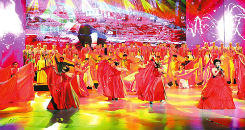 商洛大剧院举行“庆七一、促脱贫”文艺晚会