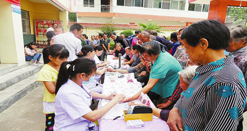 山阳开展健康扶贫免费义诊献爱心活动