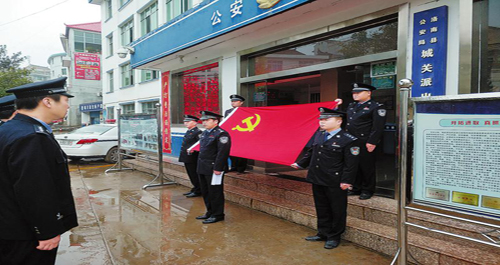 洛南举行十九大安保誓师主题签名活动