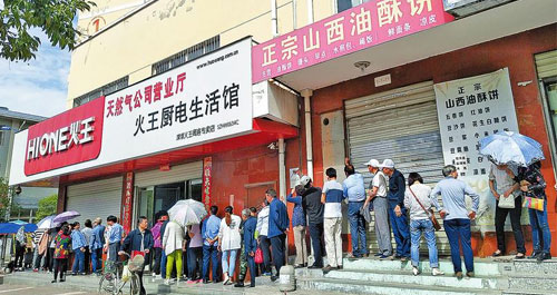 传气价要涨 市民扎堆囤气 相关部门称 如涨价会告知