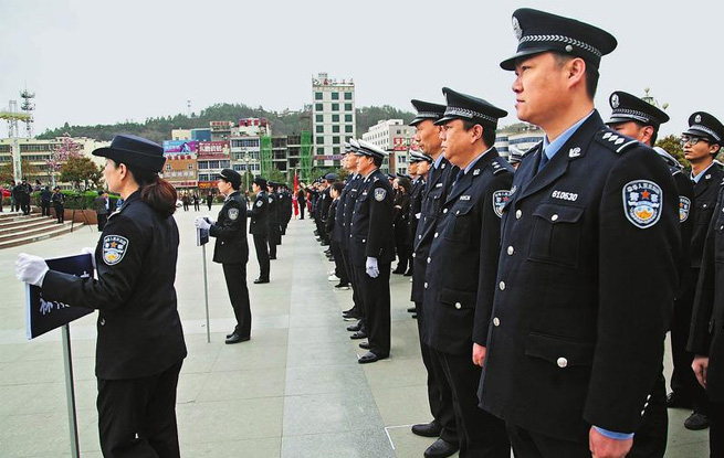 扫黑除恶大誓师